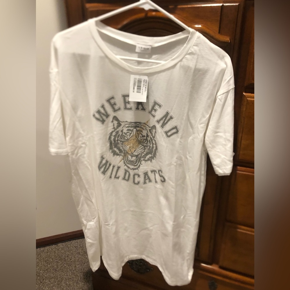 NWT - LE LIS COLLECTION Weekend Wildcats Womens Cotton Graphic T-Shirt Large